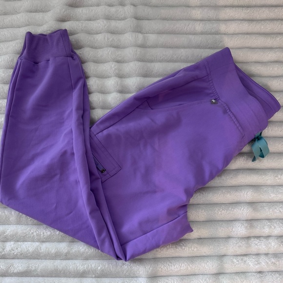 FIGS Scrub Pants Zamora Joggers- Lilac Dawn- Small/Petite - Picture 2 of 6